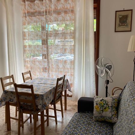 Casa Vacanza Brezza Di Maestrale Salerno Bagian luar foto