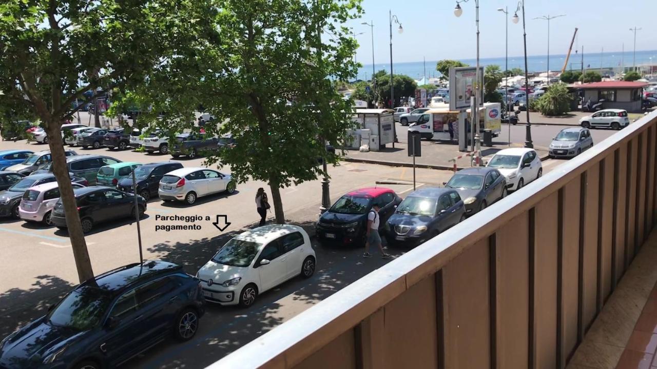 Casa Vacanza Brezza Di Maestrale Salerno Bagian luar foto