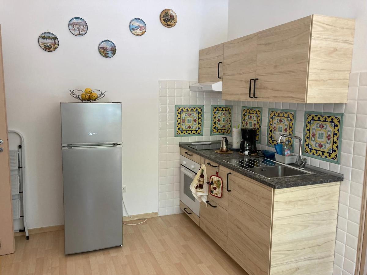 Casa Vacanza Brezza Di Maestrale Salerno Bagian luar foto