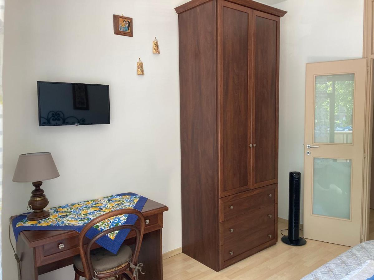 Casa Vacanza Brezza Di Maestrale Salerno Bagian luar foto