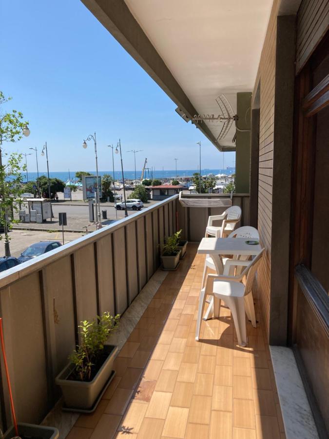 Casa Vacanza Brezza Di Maestrale Salerno Bagian luar foto