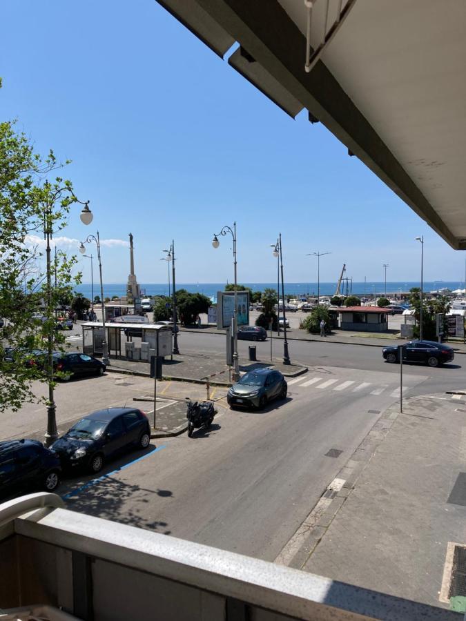 Casa Vacanza Brezza Di Maestrale Salerno Bagian luar foto