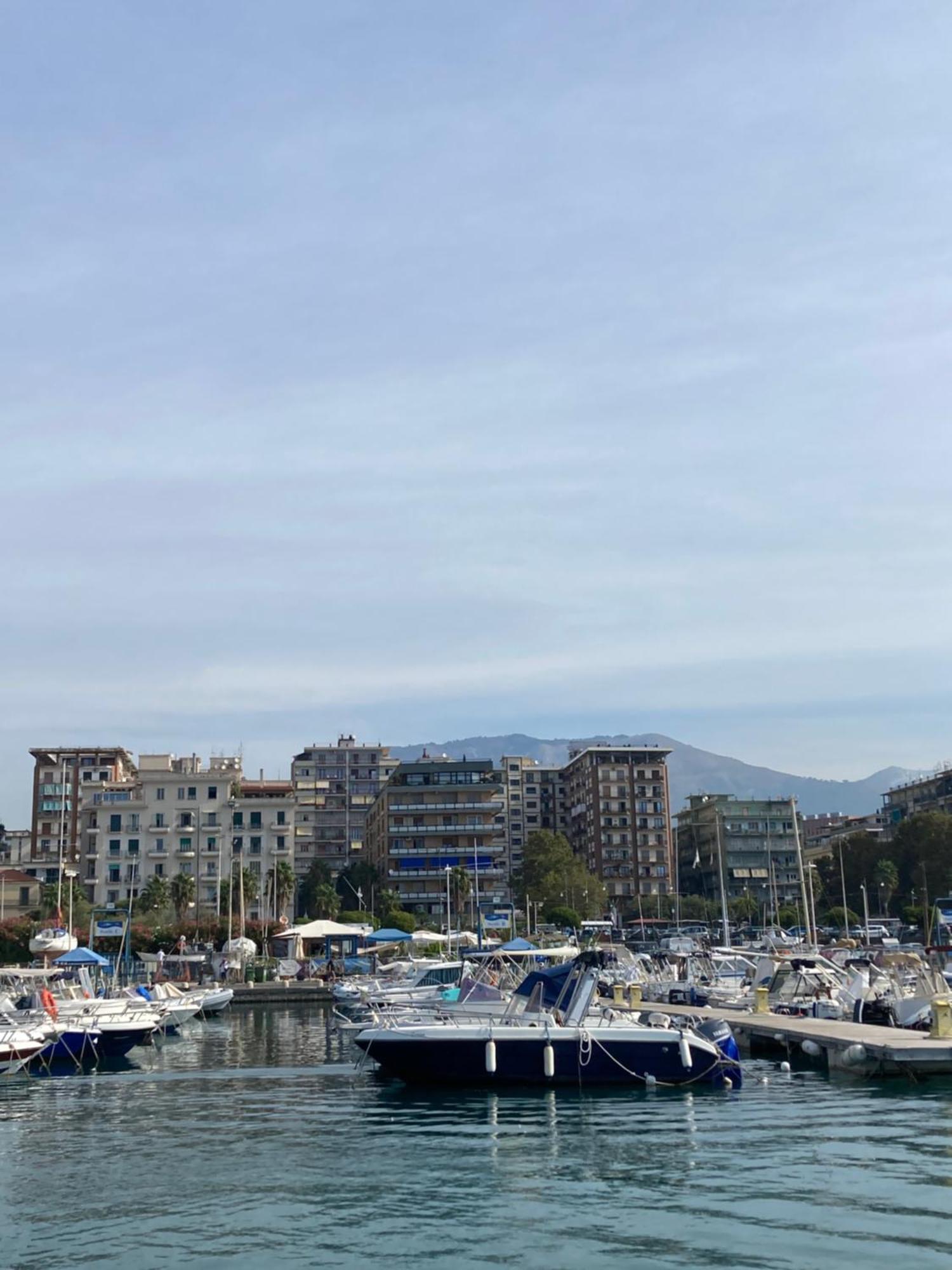 Casa Vacanza Brezza Di Maestrale Salerno Bagian luar foto