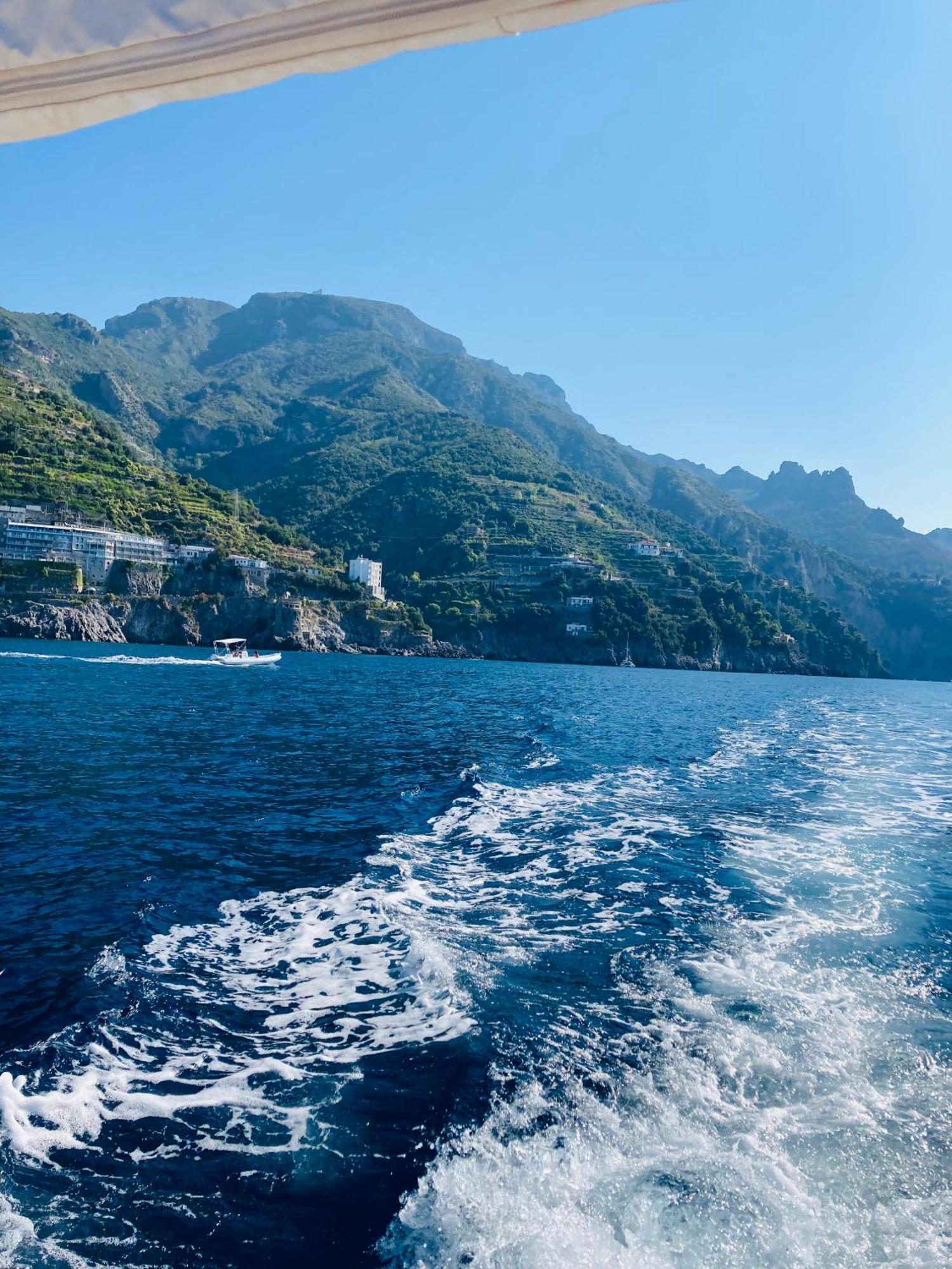Casa Vacanza Brezza Di Maestrale Salerno Bagian luar foto