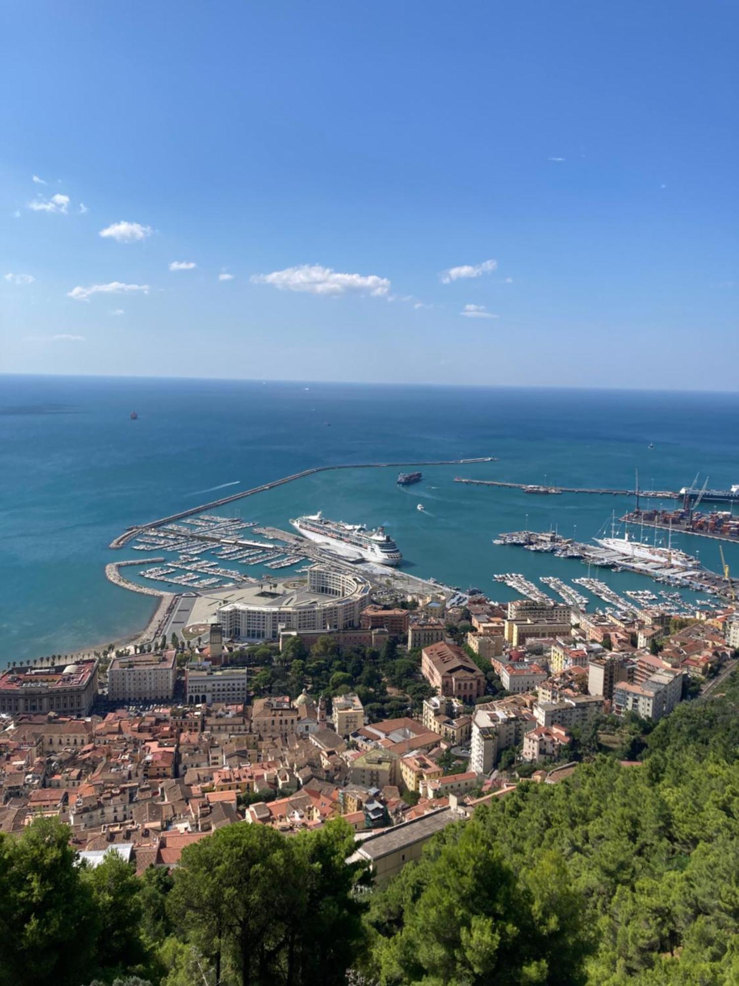 Casa Vacanza Brezza Di Maestrale Salerno Bagian luar foto