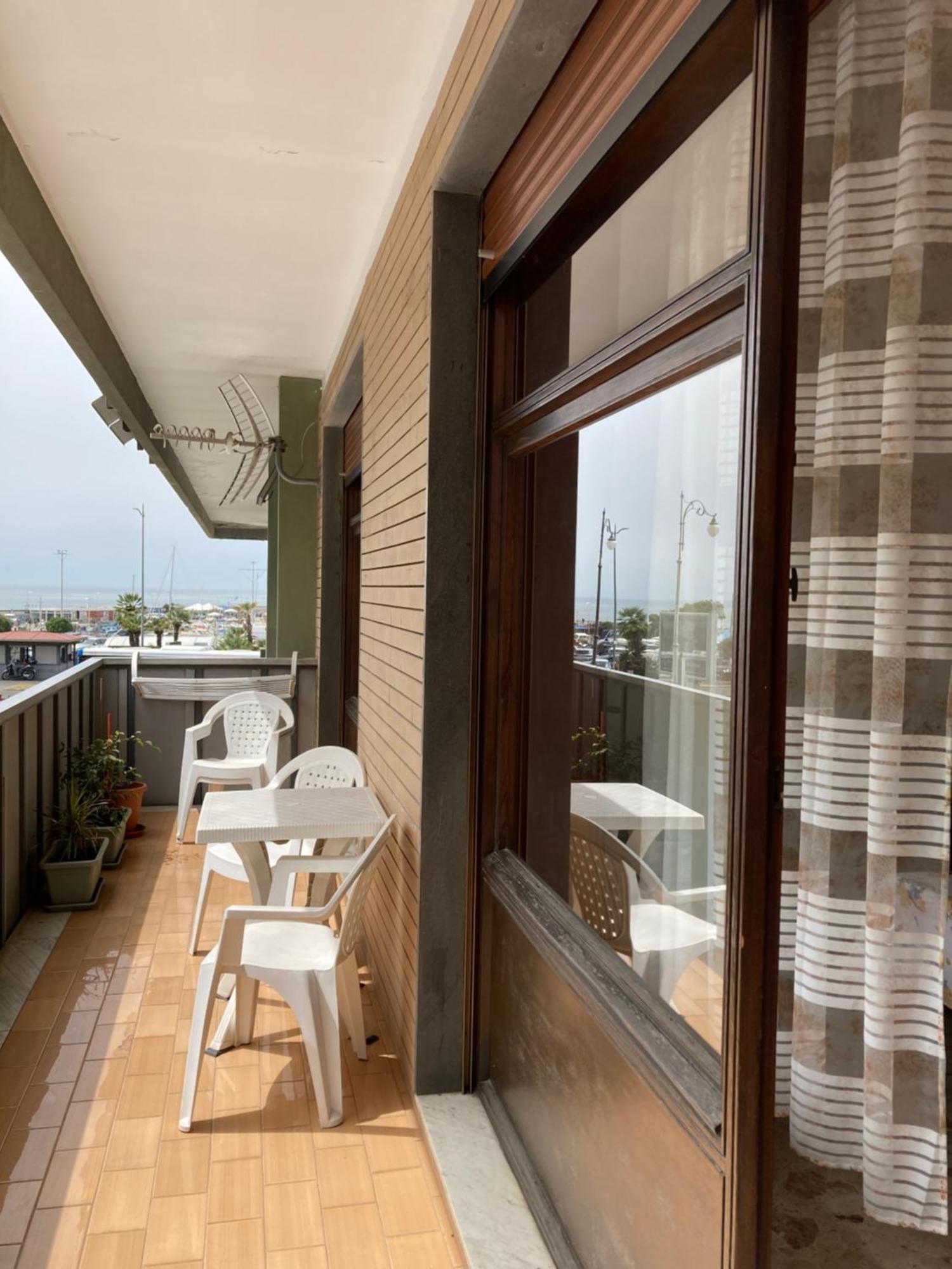 Casa Vacanza Brezza Di Maestrale Salerno Bagian luar foto
