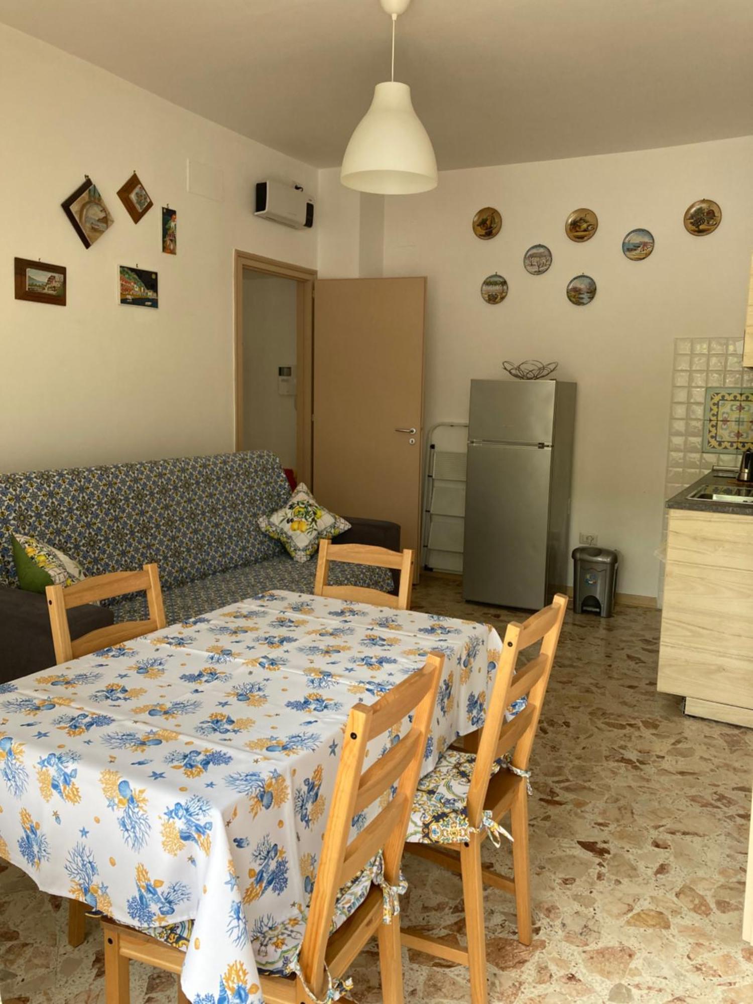 Casa Vacanza Brezza Di Maestrale Salerno Bagian luar foto