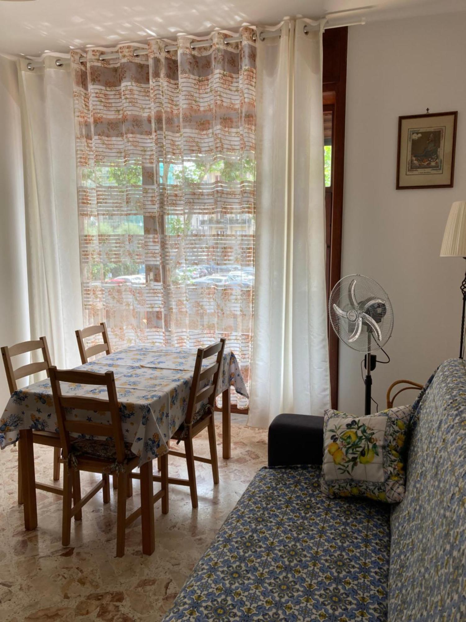 Casa Vacanza Brezza Di Maestrale Salerno Bagian luar foto
